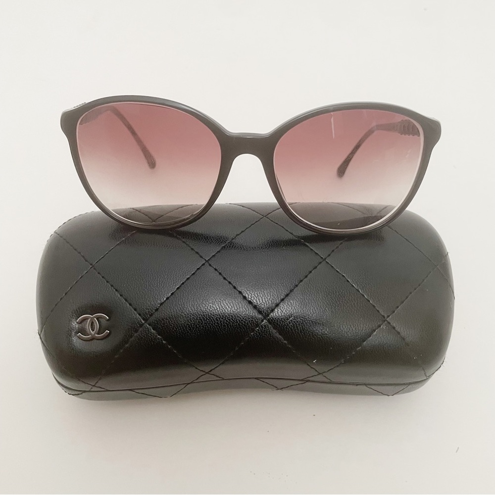 CHANEL black sunglasses with case